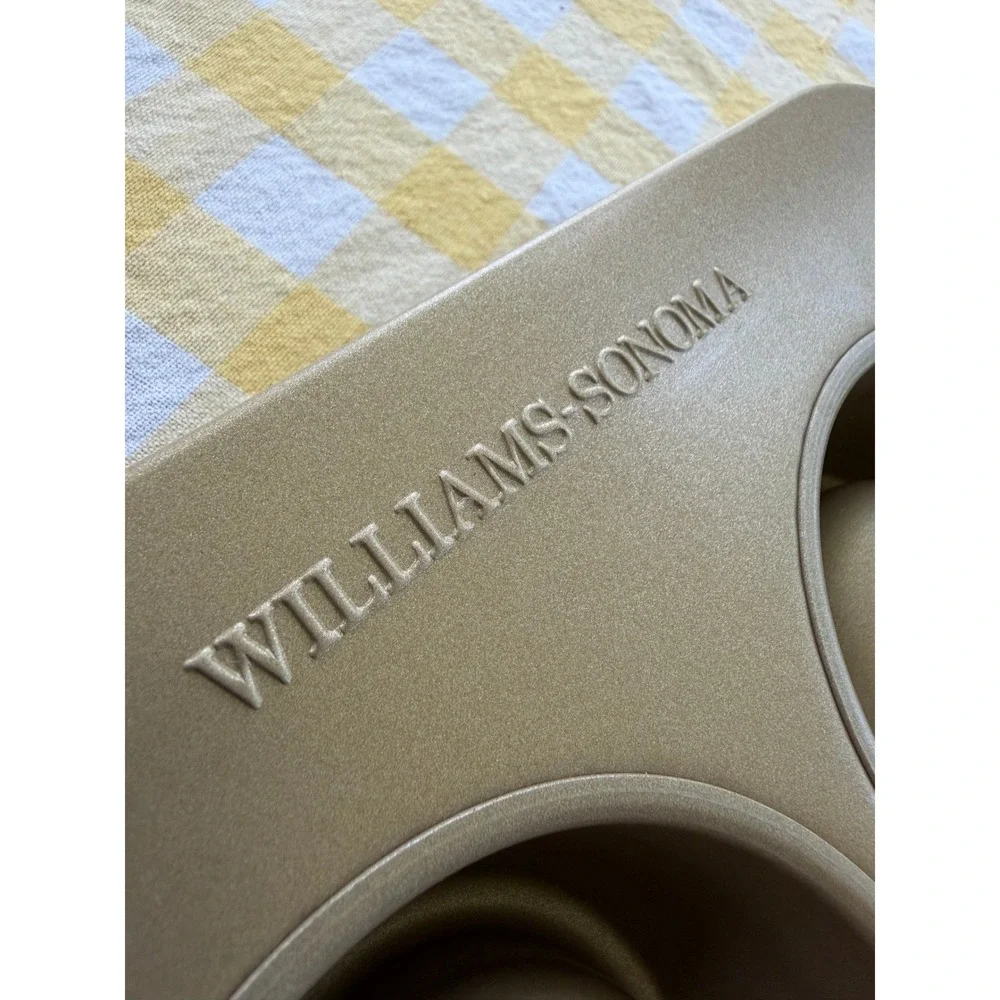 Williams Sonoma Shortcake Pan Goldtouch Pro